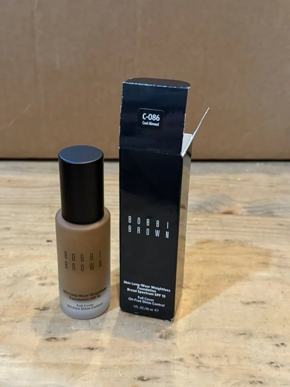 Bobbi Brown Skin Long Wear Weightless Foundation BS SPF 15 / C-086 Cool Almond